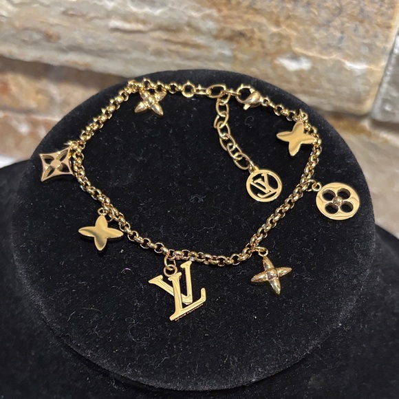 Gorgeous Gold LV Charm Bracelet - Picture 4 of 6